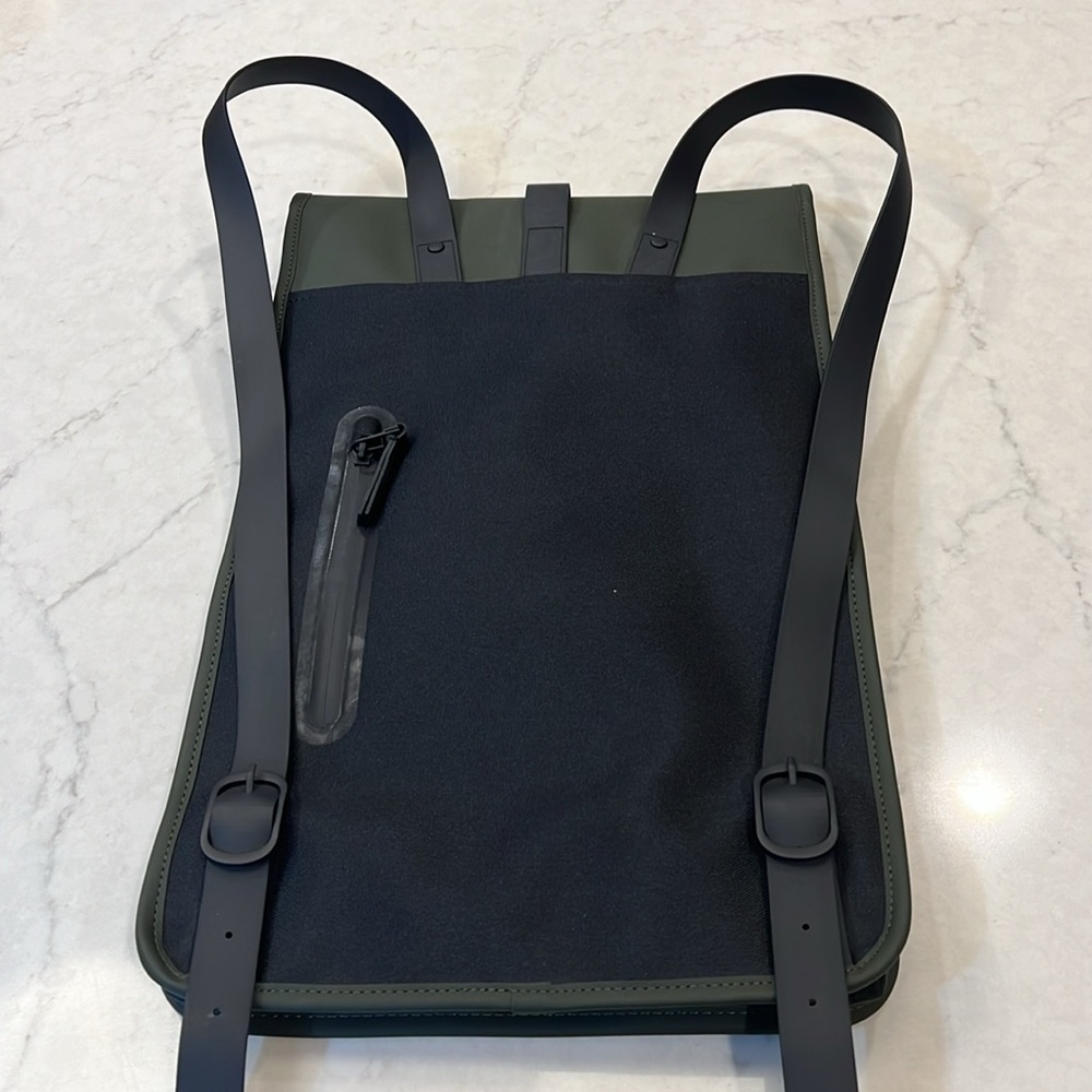 RAINS rubber effect backpack - Picture 4 of 11
